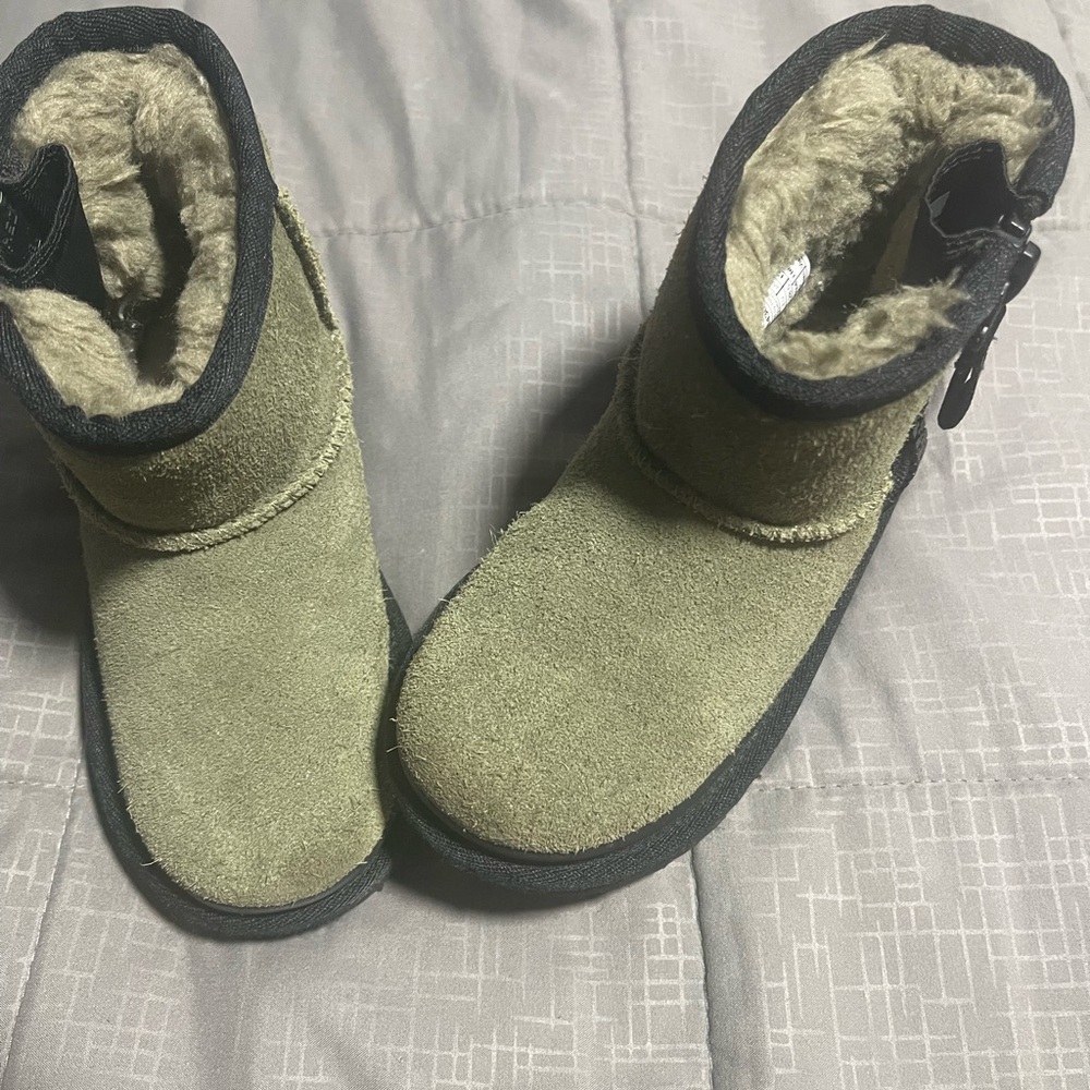UGG Kids' Boots in Olive and Black, size zipper